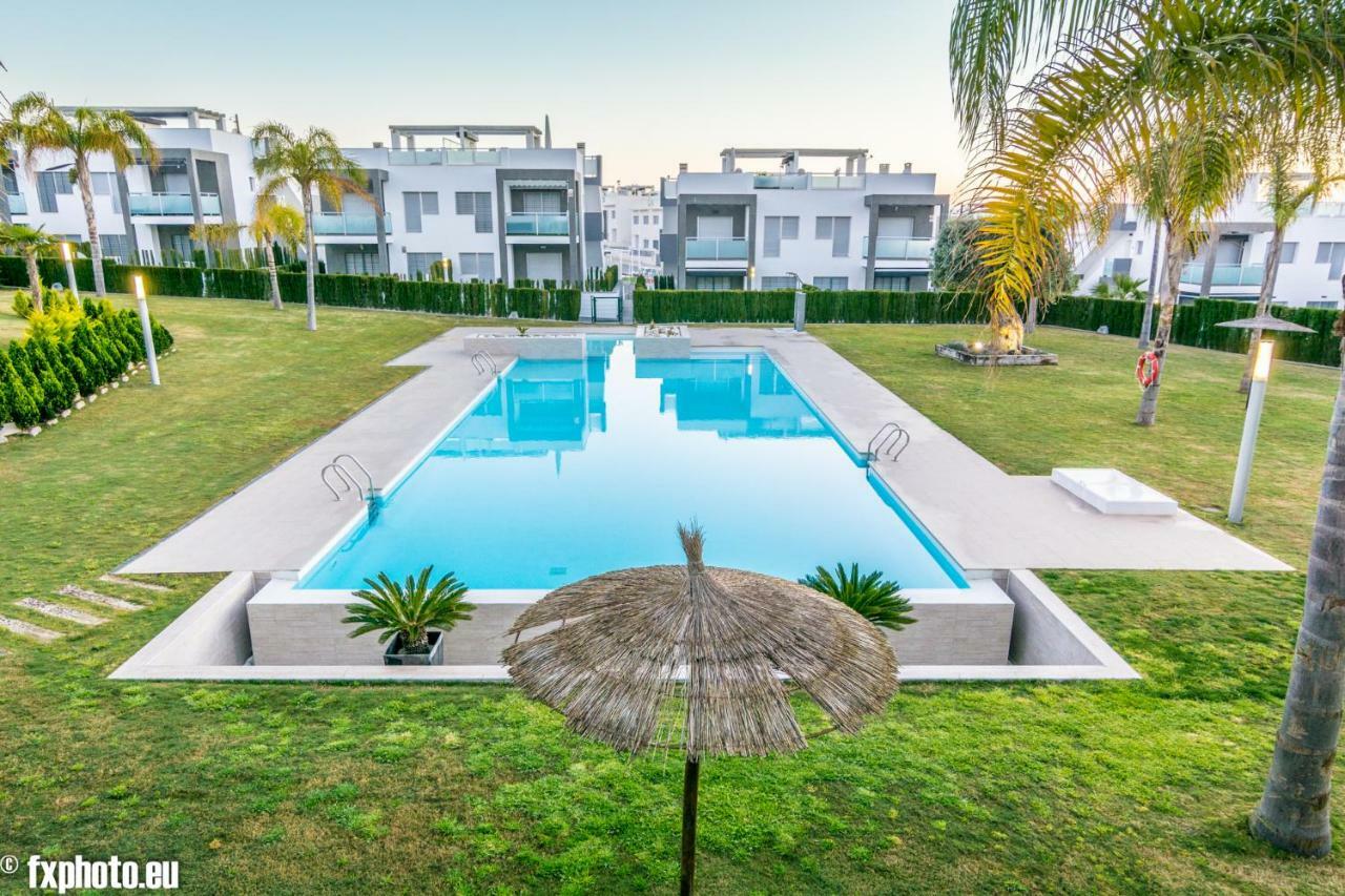 Eluxuria Sunny Villa Torrevieja Bagian luar foto